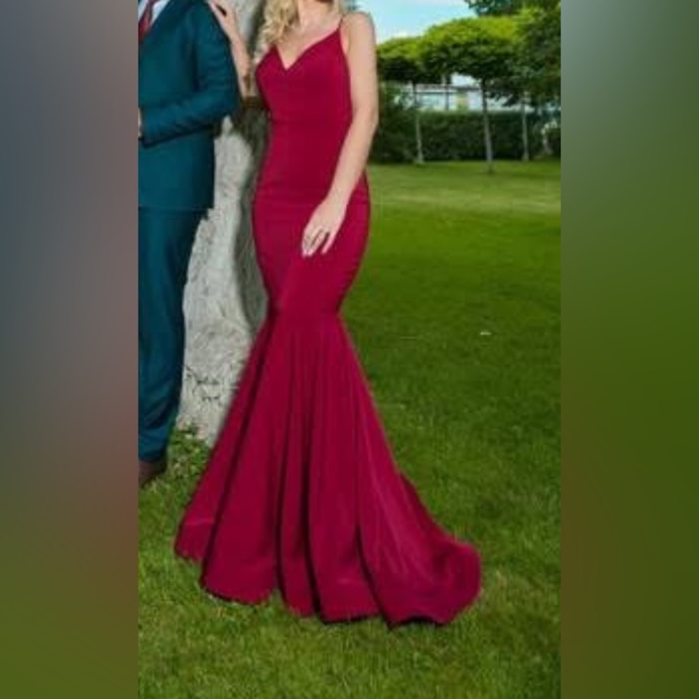 Burgundy mermaid dress size 4